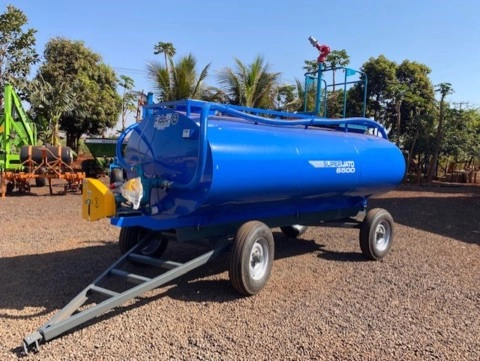 CARRETA TANQUE 6.500 LITROS NOVA PRONTA ENTREGA , COM BOMBA ANDRADE, KIT BOMBEIRO COMPLETO. Imagem CARRETA TANQUE 6.500 LITROS NOVA PRONTA ENTREGA , COM BOMBA ANDRADE, KIT BOMBEIRO COMPLETO.