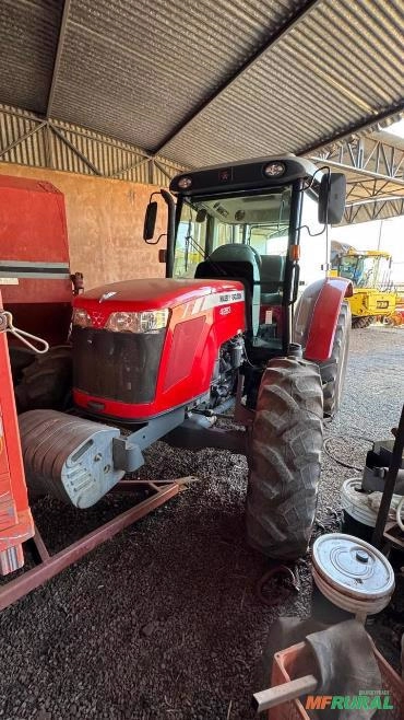 Trator Massey 4283 Ano 2015 4600 horas Cabine original Único dono Bem conservado R$160.0 Imagem Trator Massey 4283 Ano 2015 4600 horas Cabine original Único dono Bem conservado R$160.0