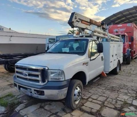 Ford F4000 ano 2017, 4x4, com cesto aéreo de 10 metros, 100.000 km Imagem Ford F4000 ano 2017, 4x4, com cesto aéreo de 10 metros, 100.000 km