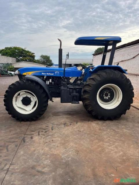 Trator New Holland 8030 ANO 2010 Imagem Trator New Holland 8030 ANO 2010