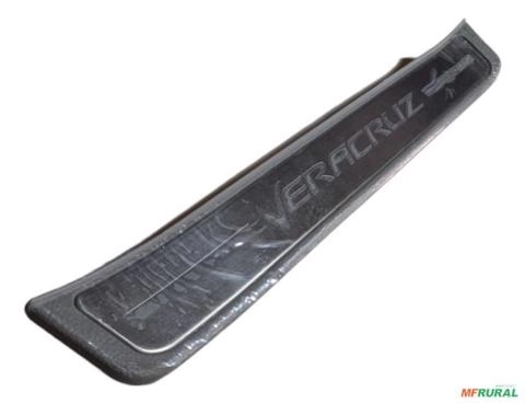 Revestimento Soleira Tras. Le Hyundai Veracruz 858913j1006t - Cor: Cinza Imagem Revestimento Soleira Tras. Le Hyundai Veracruz 858913j1006t - Cor: Cinza