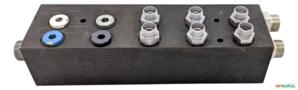 Bloco Manifold Hidráulico 5 Estações CETOP 3 TN6 NG6 - Aço Carbono com Roscas 1/2" e 3/8" BSP - Configuração Híbrida com Niples e Tampões - Voltagem: Imagem Bloco Manifold Hidráulico 5 Estações CETOP 3 TN6 NG6 - Aço Carbono com Roscas 1/2" e 3/8" BSP - Configuração Híbrida com Niples e Tampões - Voltagem: