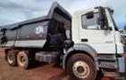 CAMINHÃO BASCULANTE MERCEDES BENZ AXOR 3131 6X4, ANO 15/16, ÚNICO DONO, DOCUMENTAÇÃO EM DIA, 130.000 Imagem CAMINHÃO BASCULANTE MERCEDES BENZ AXOR 3131 6X4, ANO 15/16, ÚNICO DONO, DOCUMENTAÇÃO EM DIA, 130.000